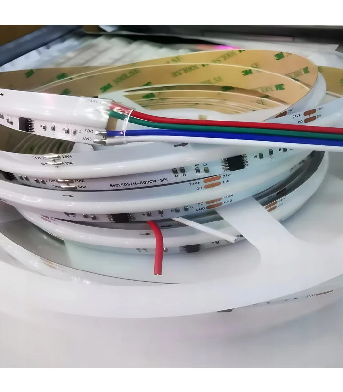 Cyfrowa taśma LED COB WS2805 RGB CCT WLED płynąca Magic RGBIC 24V 840LED/m